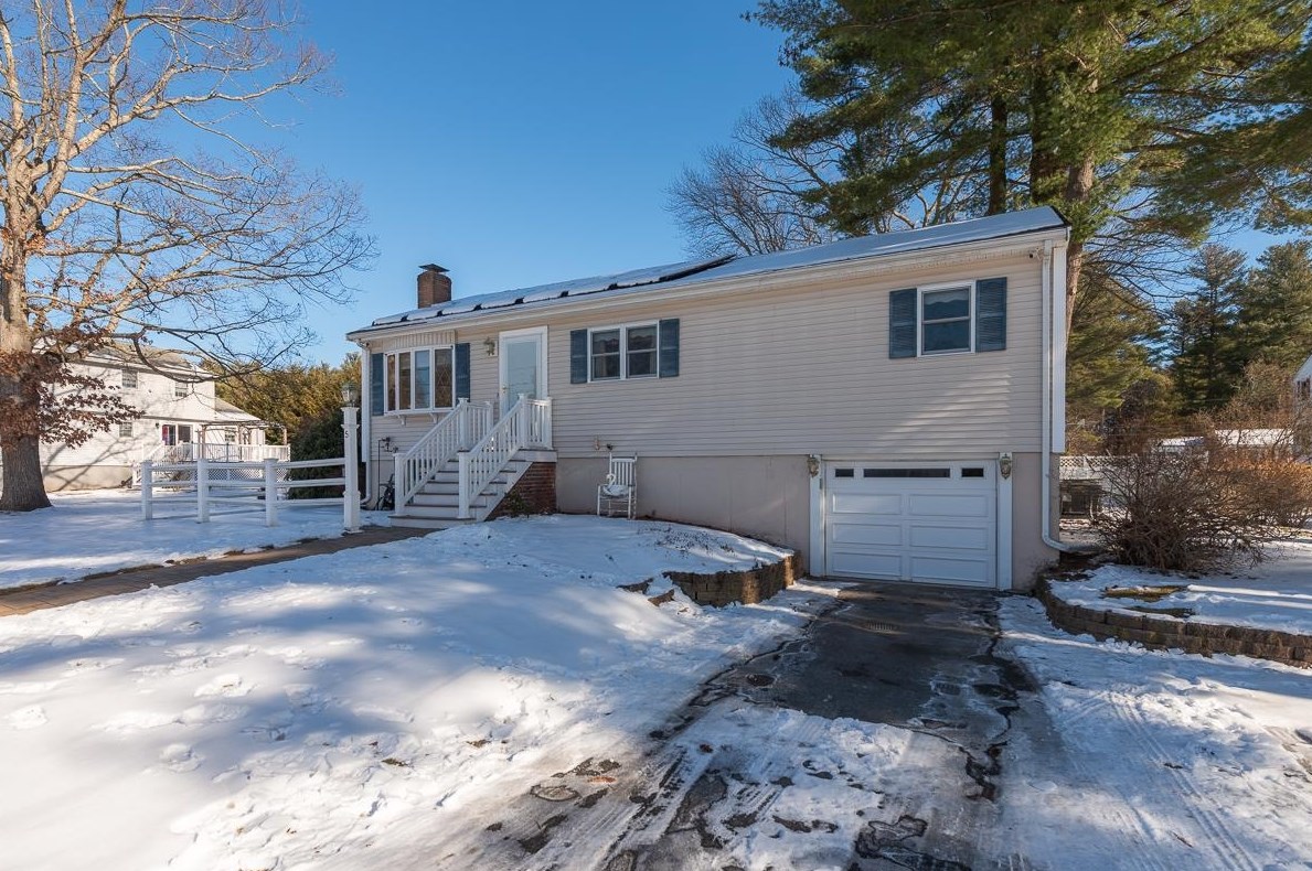 5 Joyce Heard Ave, Salem NH  03079-4221 exterior