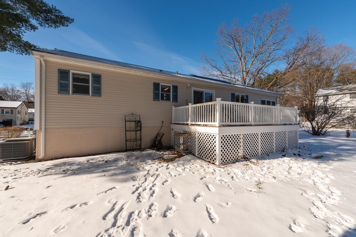 5 Joyce Heard Ave, Salem NH  03079-4221 exterior