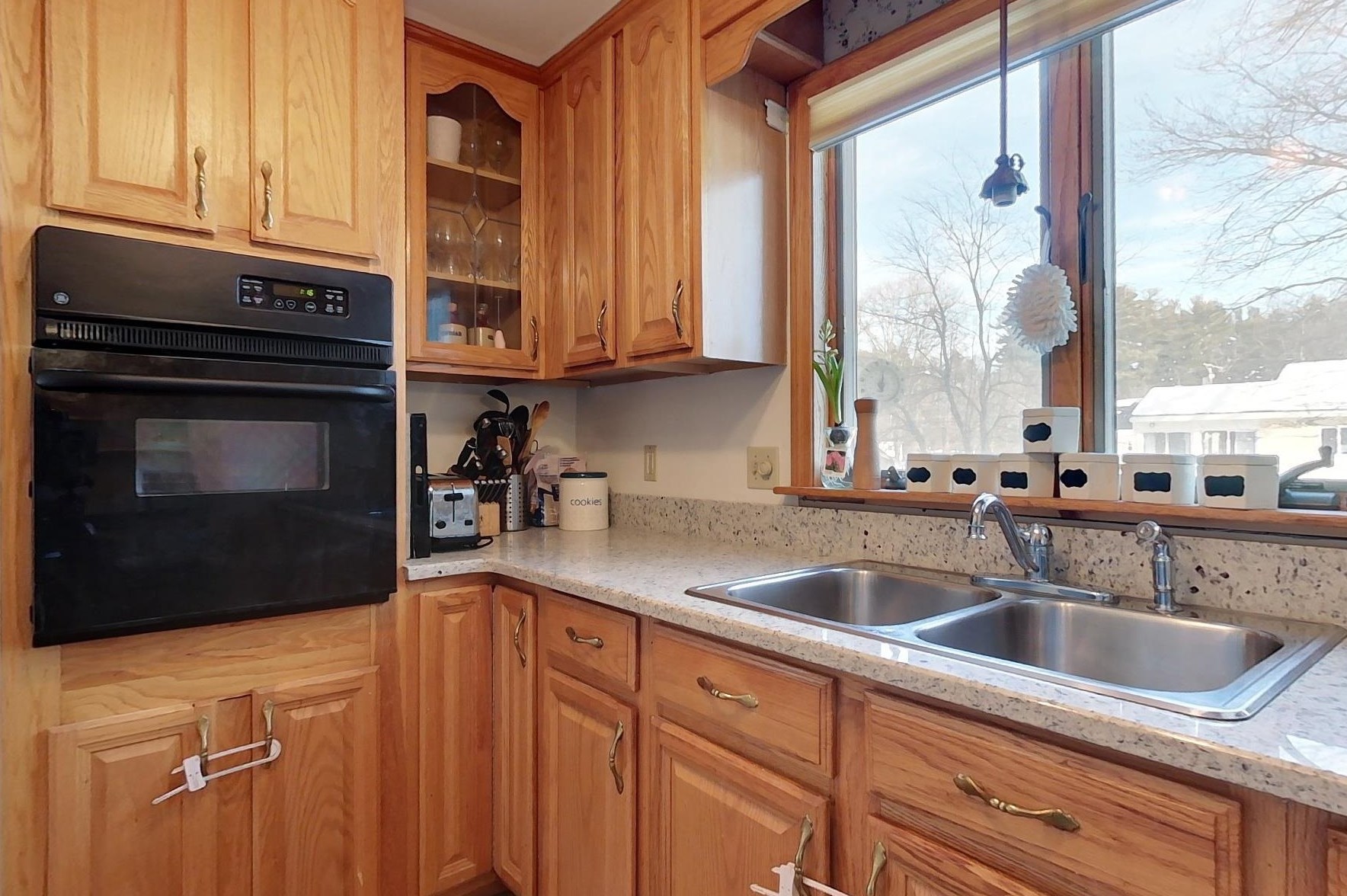 5 Joyce Heard Ave, Salem NH  03079-4221 exterior