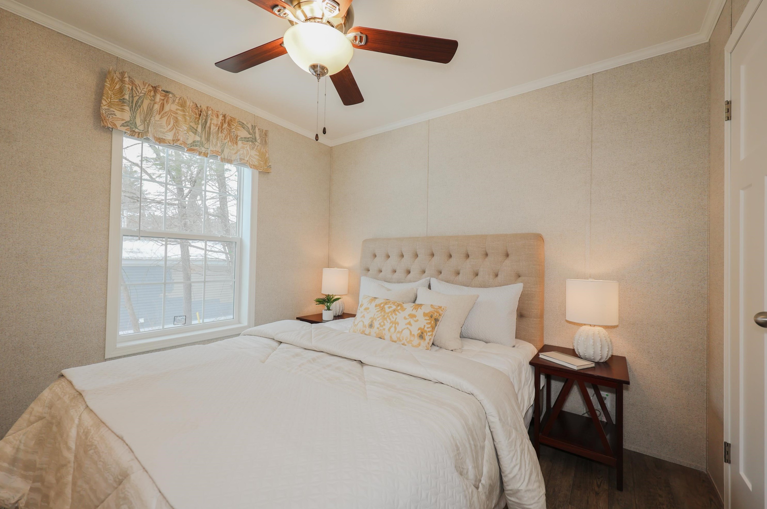 16 Horseshoe Dr, Hudson, NH 03052