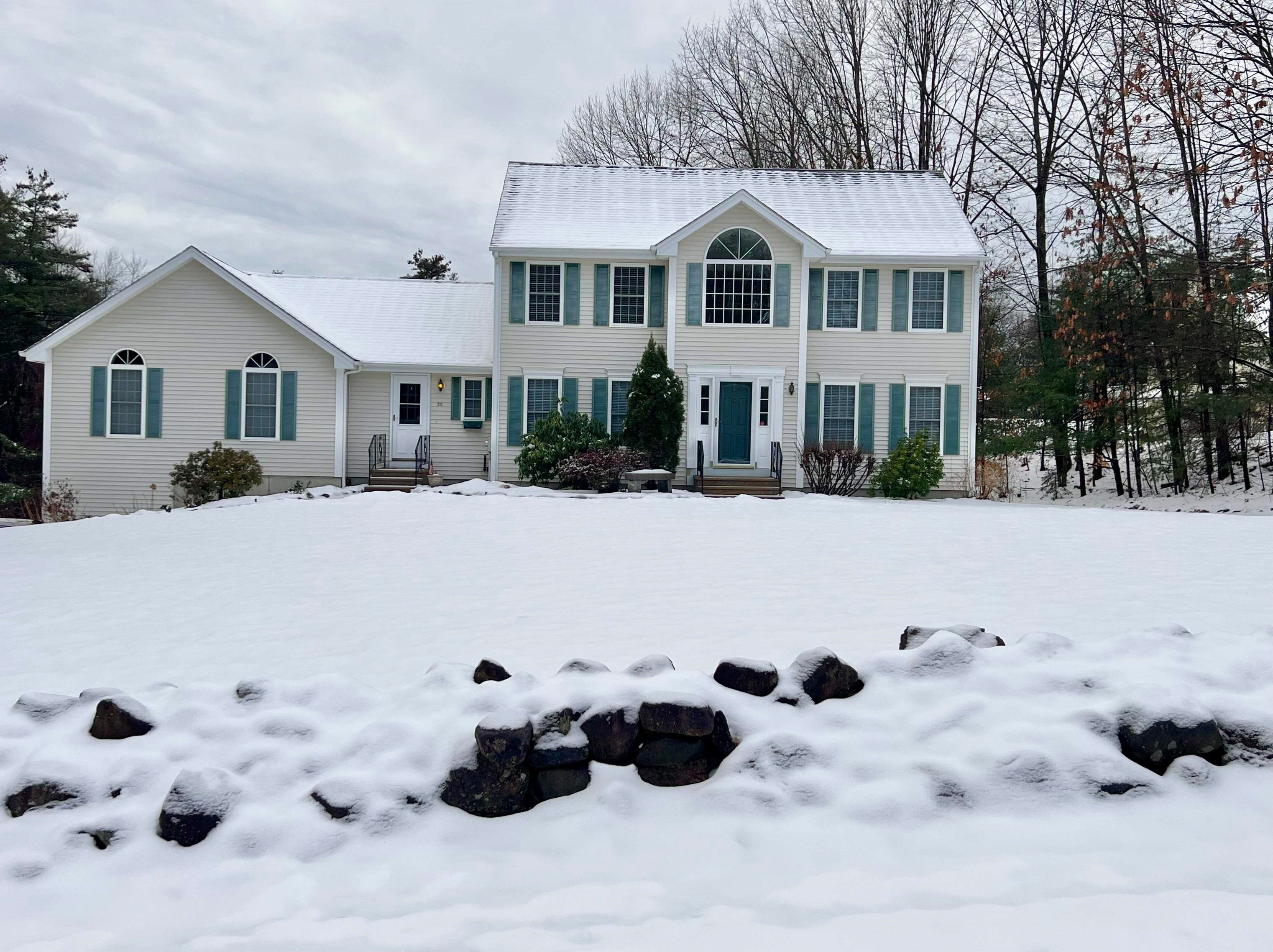 20 Butterfield Ln, Manchester, NH 03110-5342