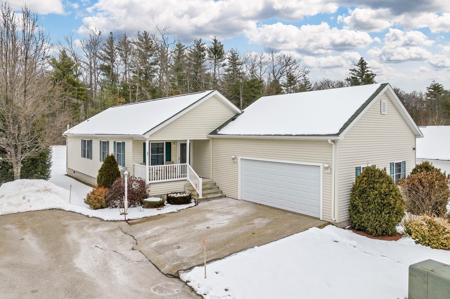 87 Pheasant Hill Rd, Manchester, NH 03106-1720