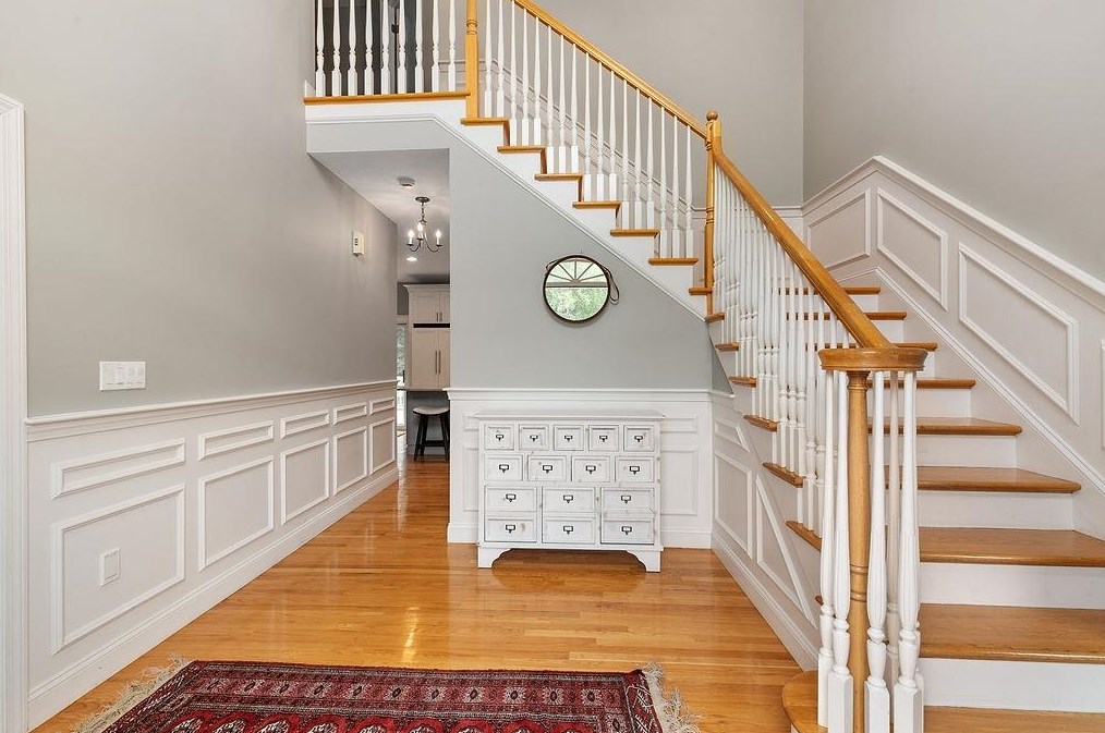 4 Surrey Ln, Salem, NH 03079-4058