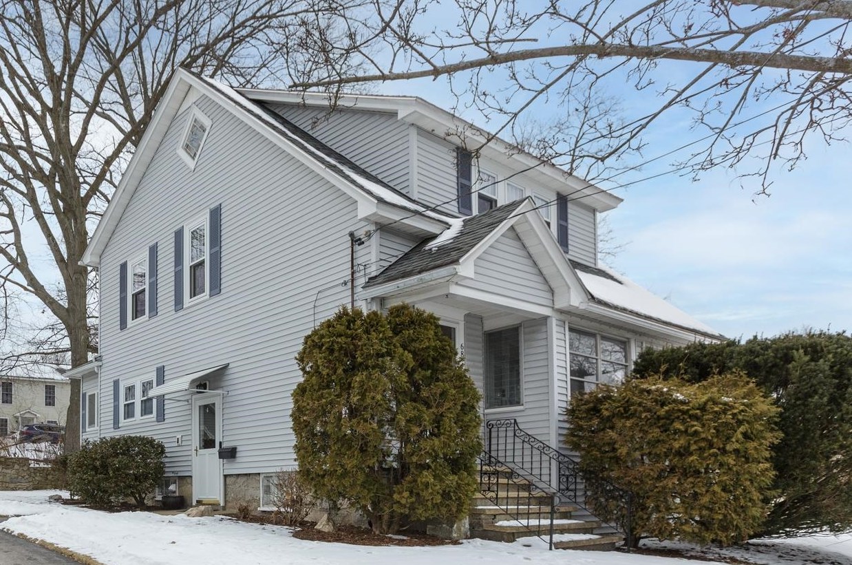68 Sunnyside St, Manchester, NH 03103