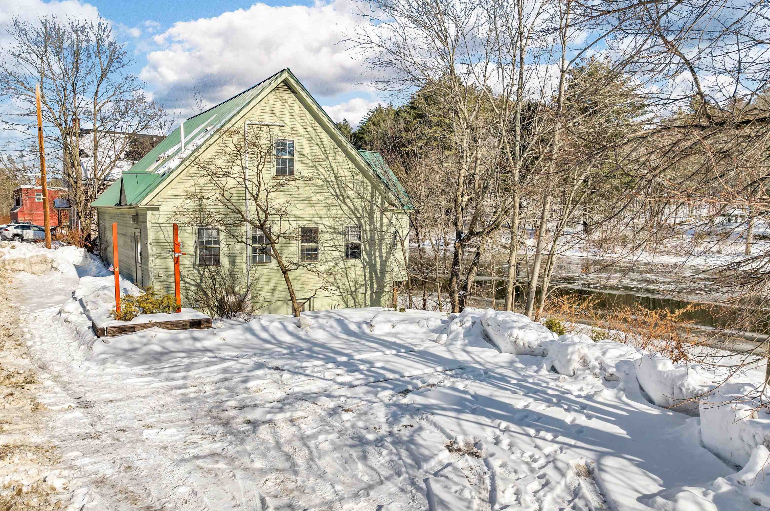 30 Riverside Dr, Ashland, NH 03217
