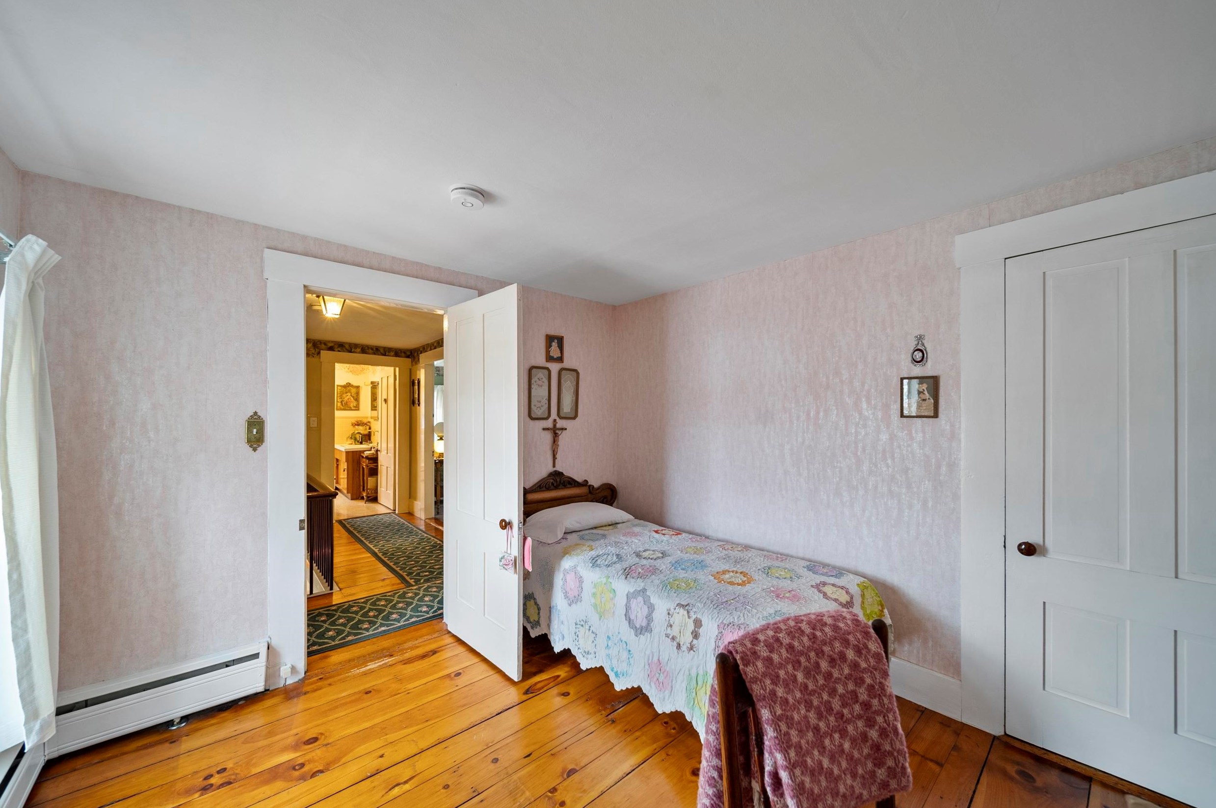 20 Lawrence Rd, Salem NH  03079-3237 exterior