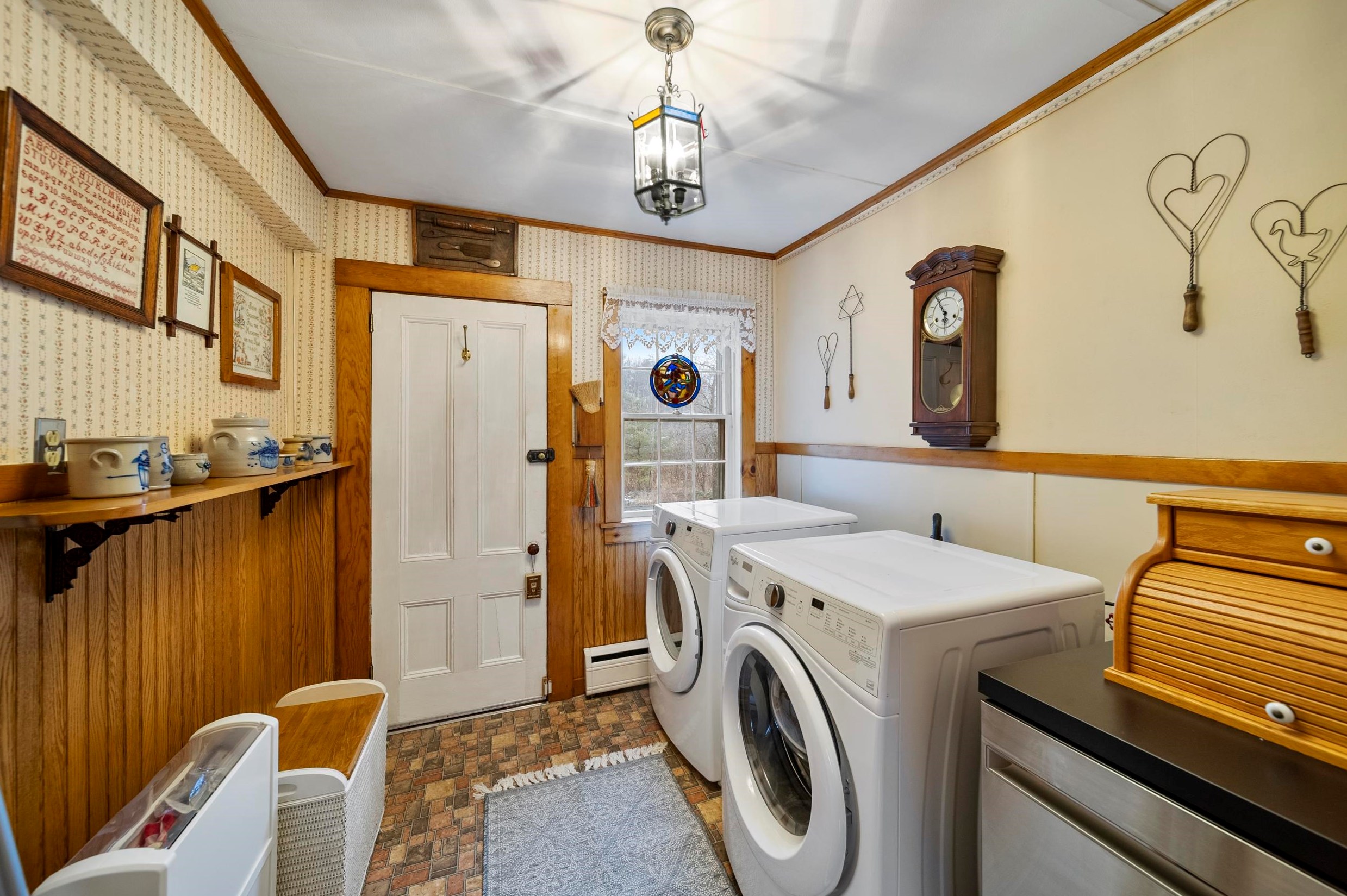 20 Lawrence Rd, Salem NH  03079-3237 exterior