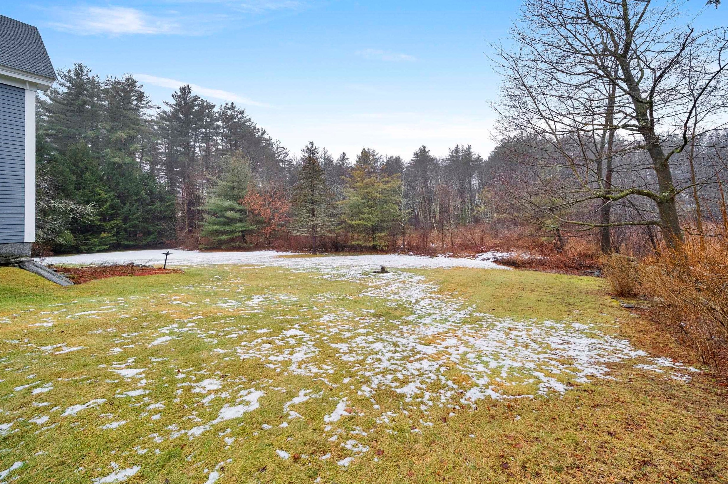 20 Lawrence Rd, Salem NH  03079-3237 exterior