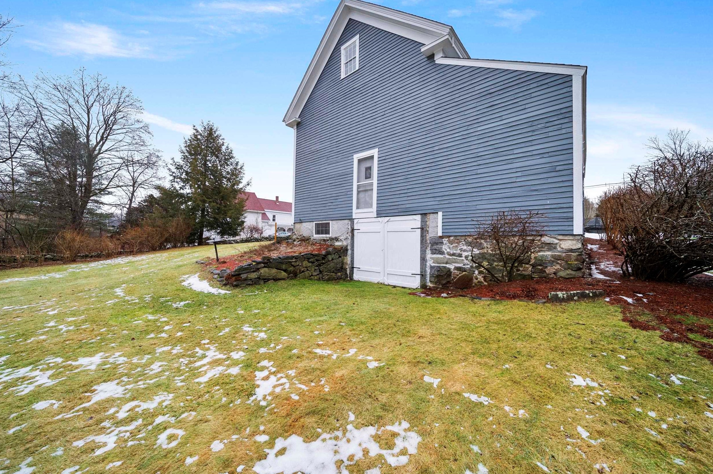 20 Lawrence Rd, Salem NH  03079-3237 exterior