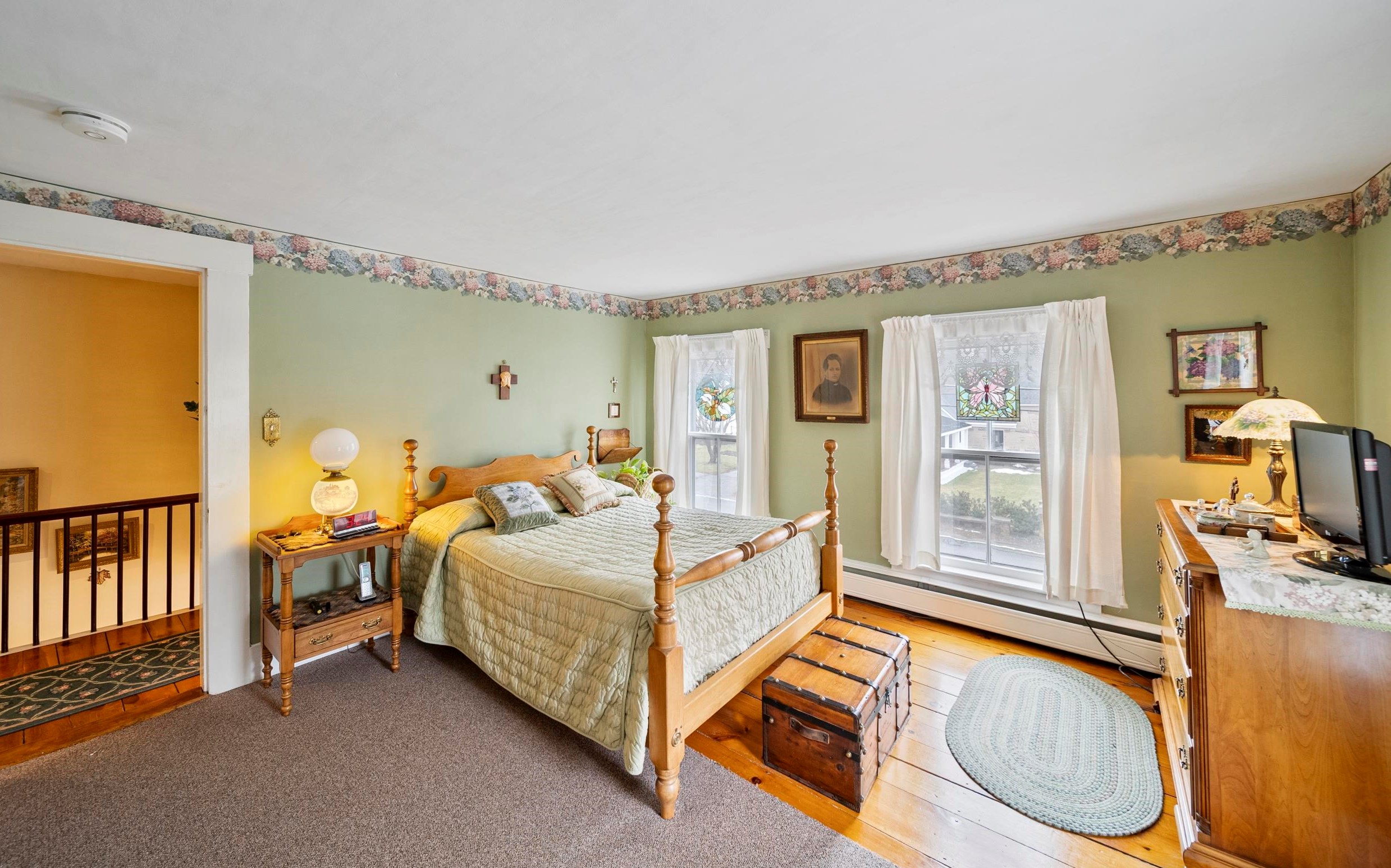 20 Lawrence Rd, Salem NH  03079-3237 exterior