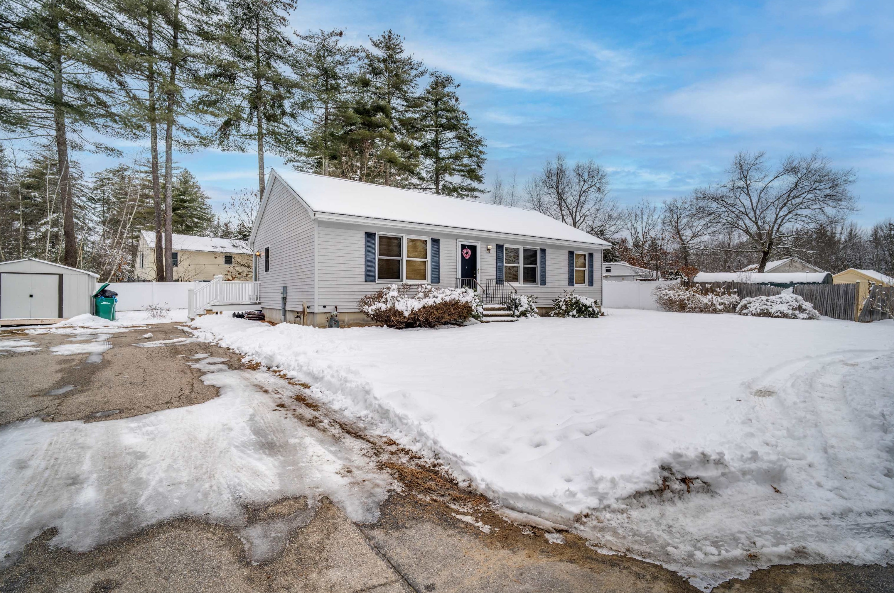5 Spirit Creek Rd, Rochester, NH 03839-4964
