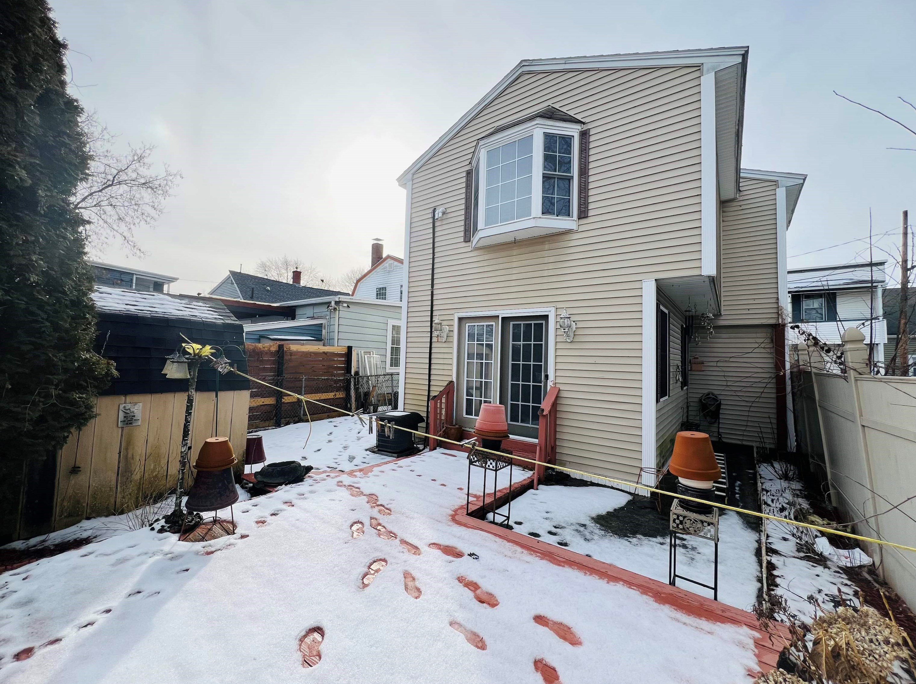4 Parkinson Ct, Nashua, NH 03060
