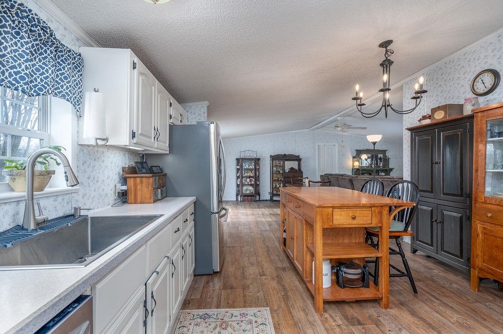 25 Country Ln, Fremont, NH 03044