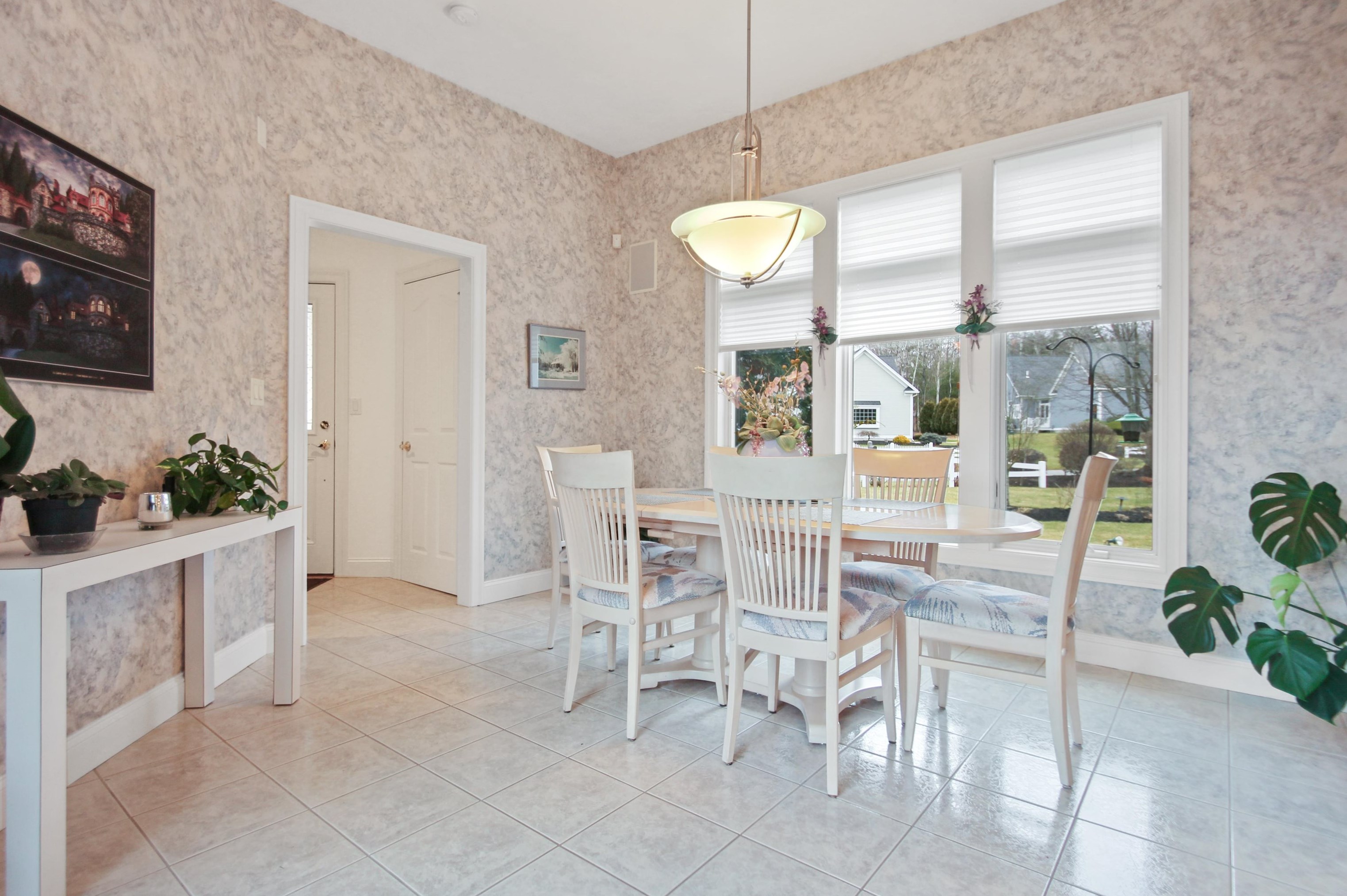 55 Hawkins Glen Dr, Salem NH  03079-1878 exterior