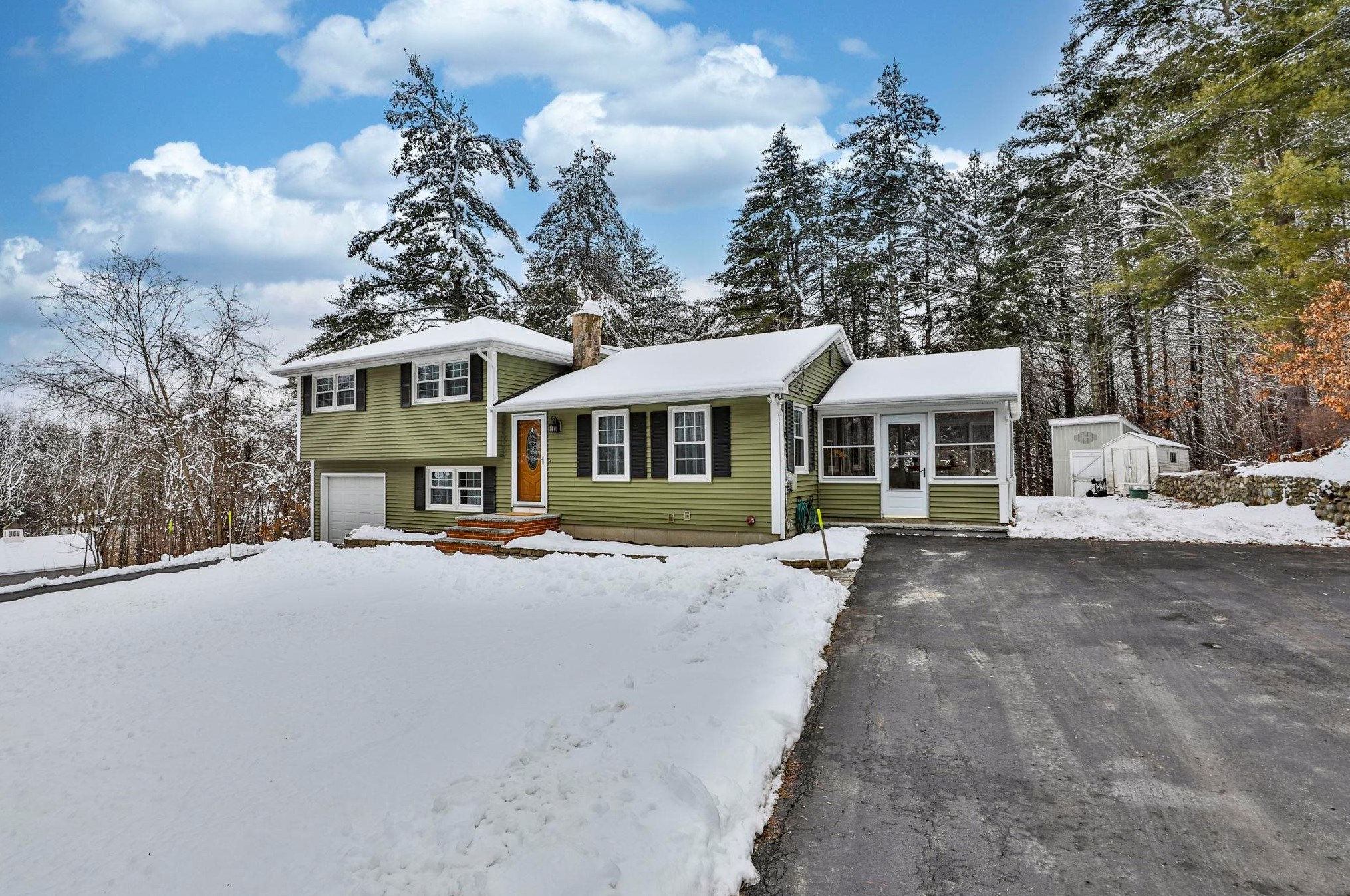 72 Hideaway Ln, Hollis, NH 03049