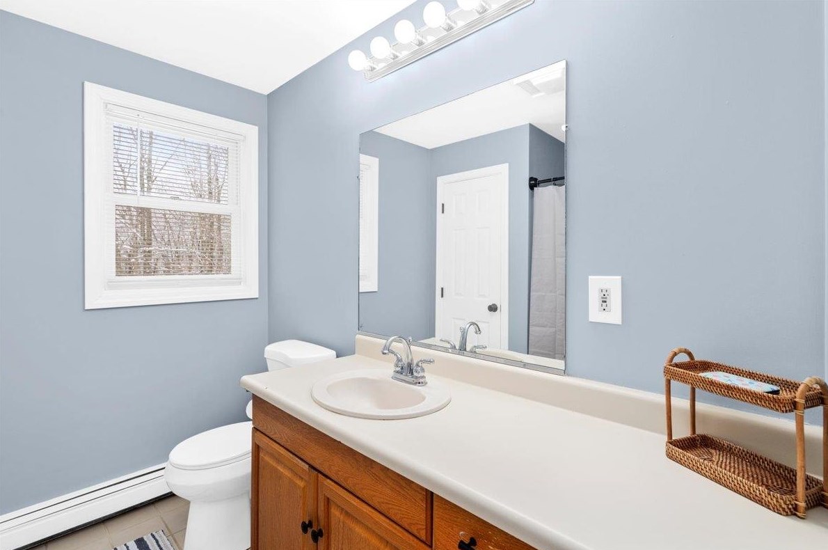 13 Helen Dr, Manchester NH  03106-2005 exterior