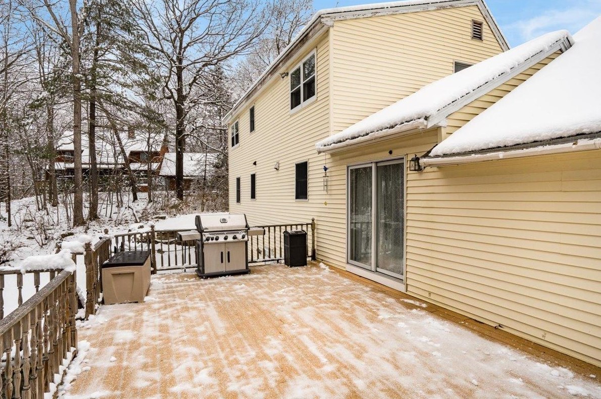 13 Helen Dr, Manchester NH  03106-2005 exterior