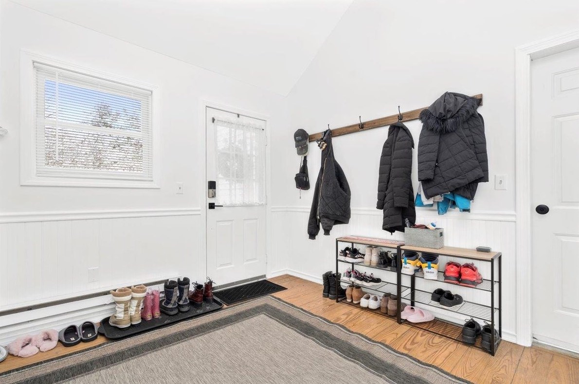 13 Helen Dr, Manchester NH  03106-2005 exterior