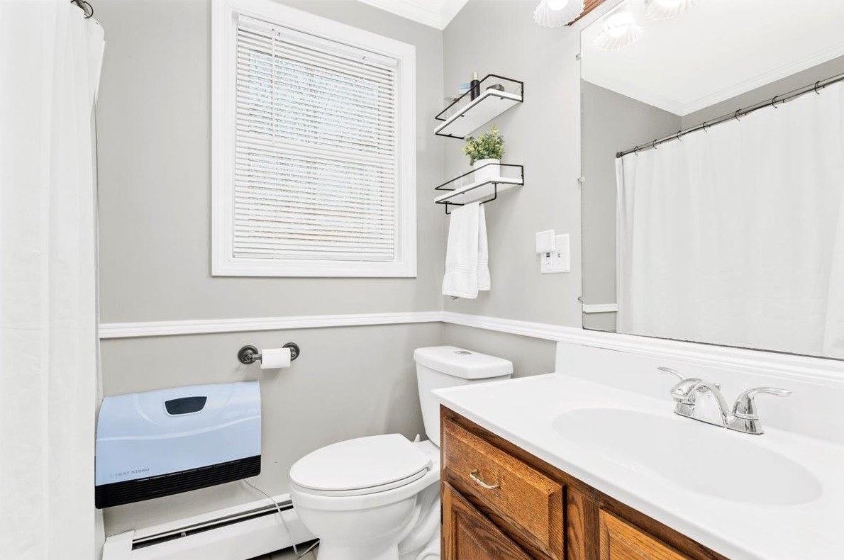 13 Helen Dr, Manchester NH  03106-2005 exterior