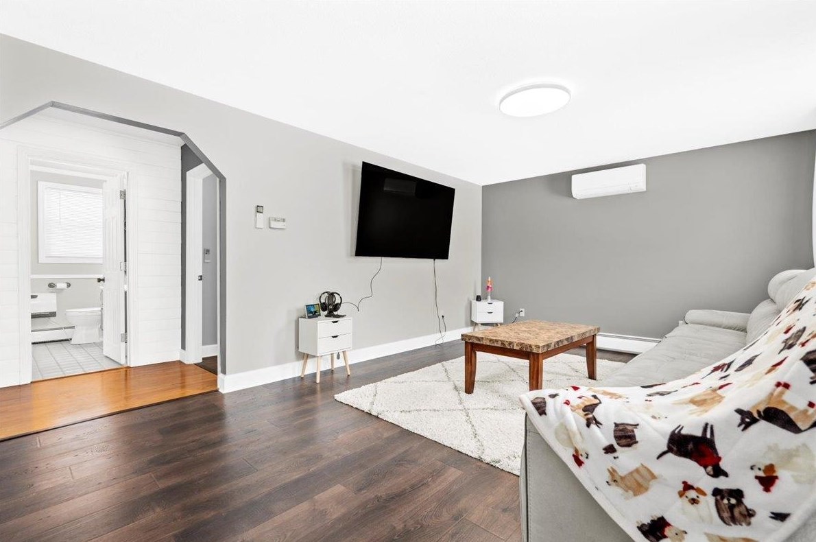 13 Helen Dr, Manchester NH  03106-2005 exterior