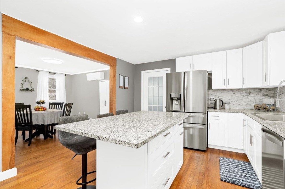 13 Helen Dr, Manchester NH  03106-2005 exterior