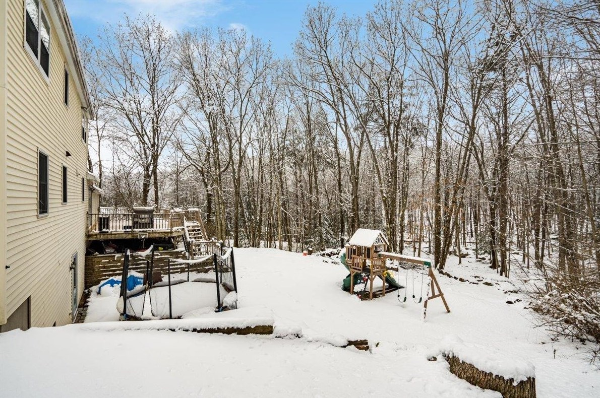 13 Helen Dr, Manchester NH  03106-2005 exterior