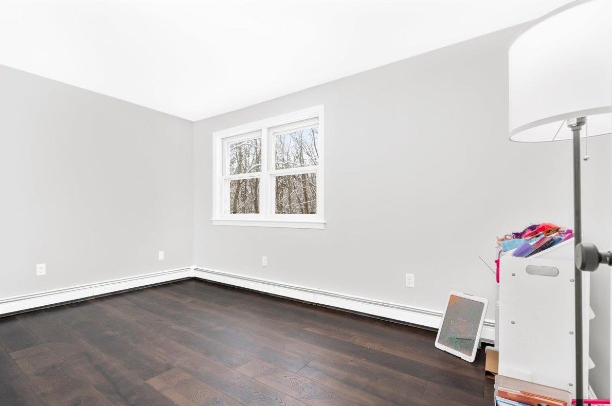 13 Helen Dr, Manchester NH  03106-2005 exterior