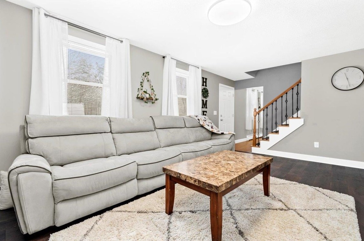 13 Helen Dr, Manchester NH  03106-2005 exterior