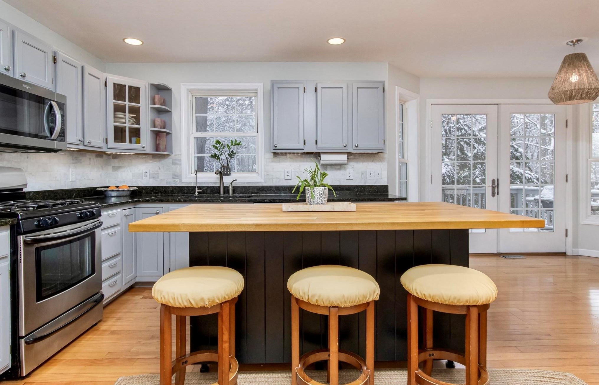 4 Brays Ln, Amherst, NH 03031