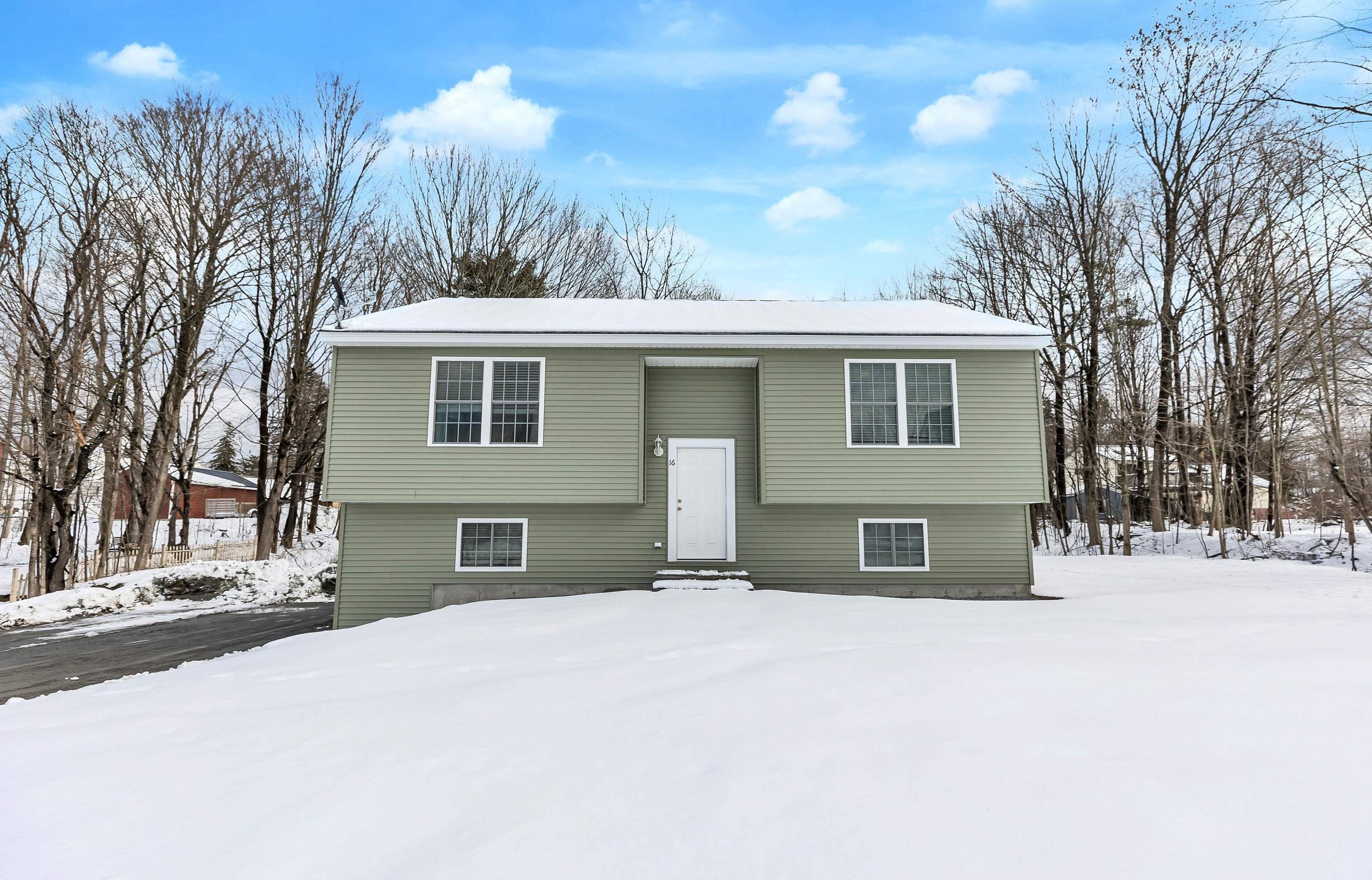 16 Union St, Hillsboro, NH 03244