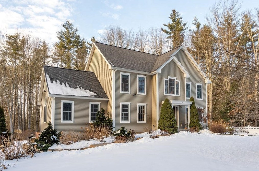 15 Arlington Dr, Dover, NH 03820