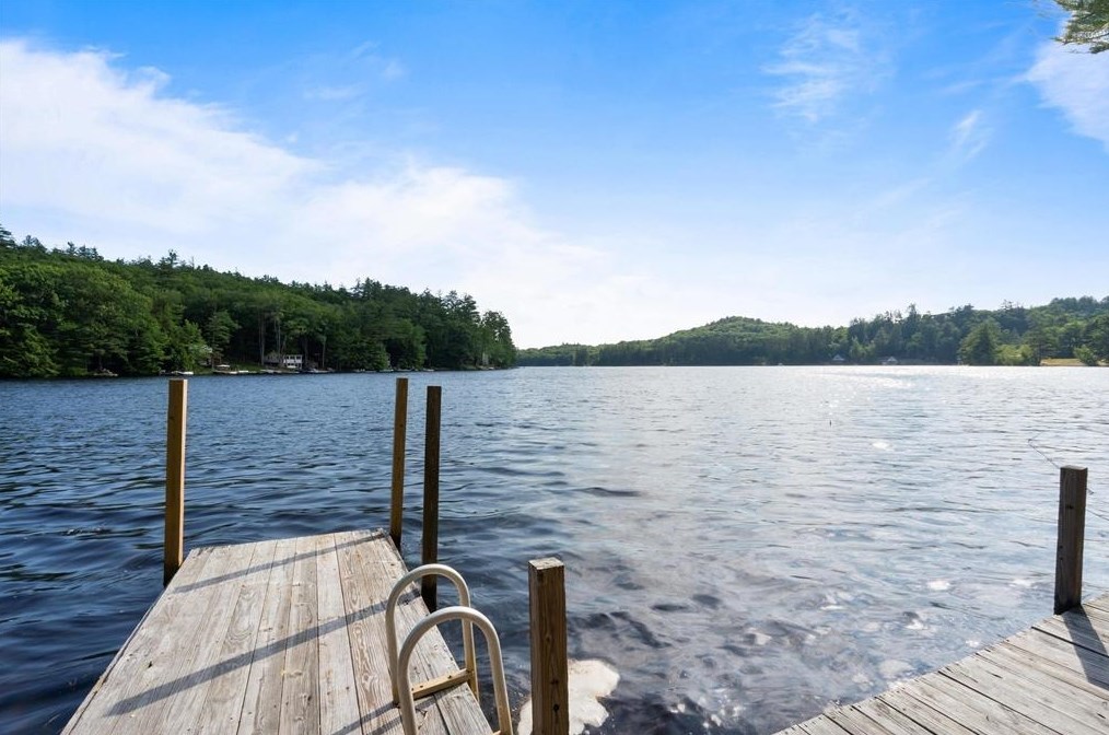 294 Reservoir Dr, Weare, NH 03281