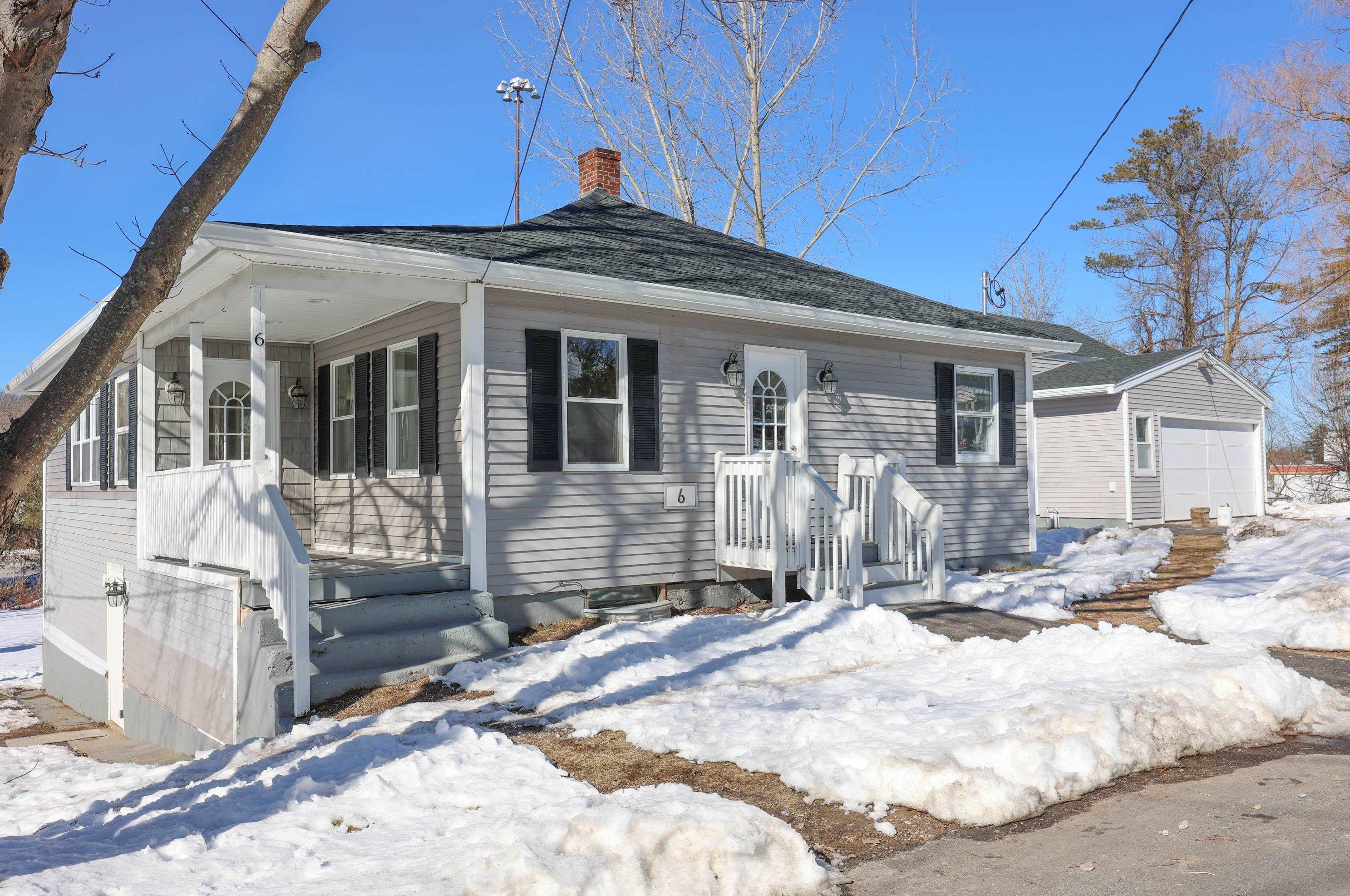 6 Stearns Ave, Manchester NH  03106-1191 exterior
