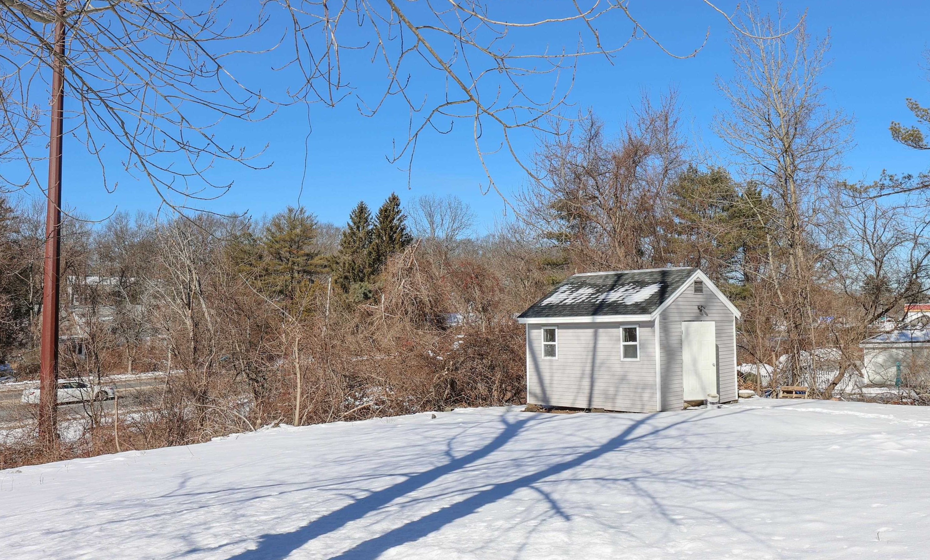6 Stearns Ave, Manchester NH  03106-1191 exterior