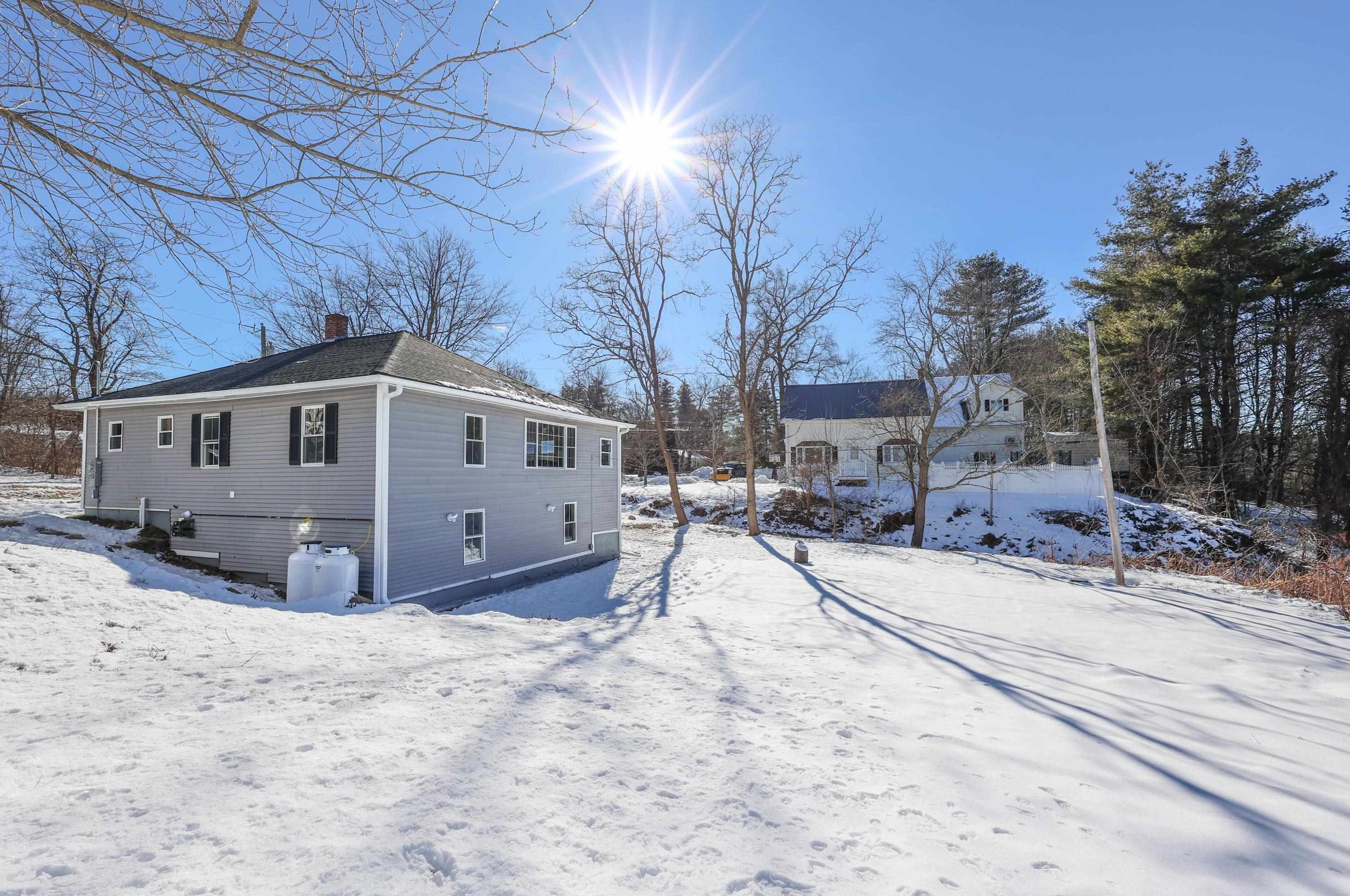 6 Stearns Ave, Manchester NH  03106-1191 exterior
