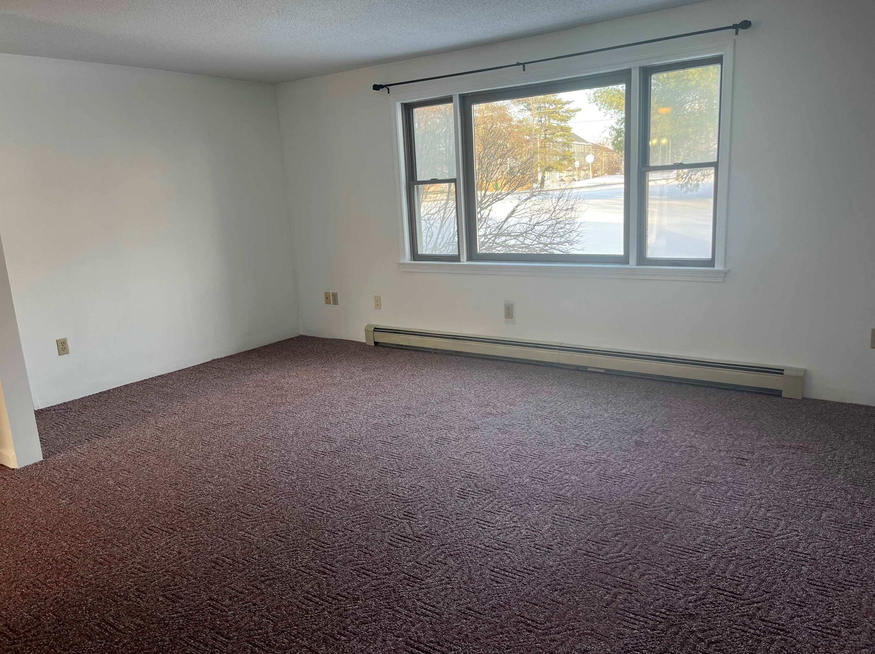 415 Ledgeview Dr, Rochester, NH 03839