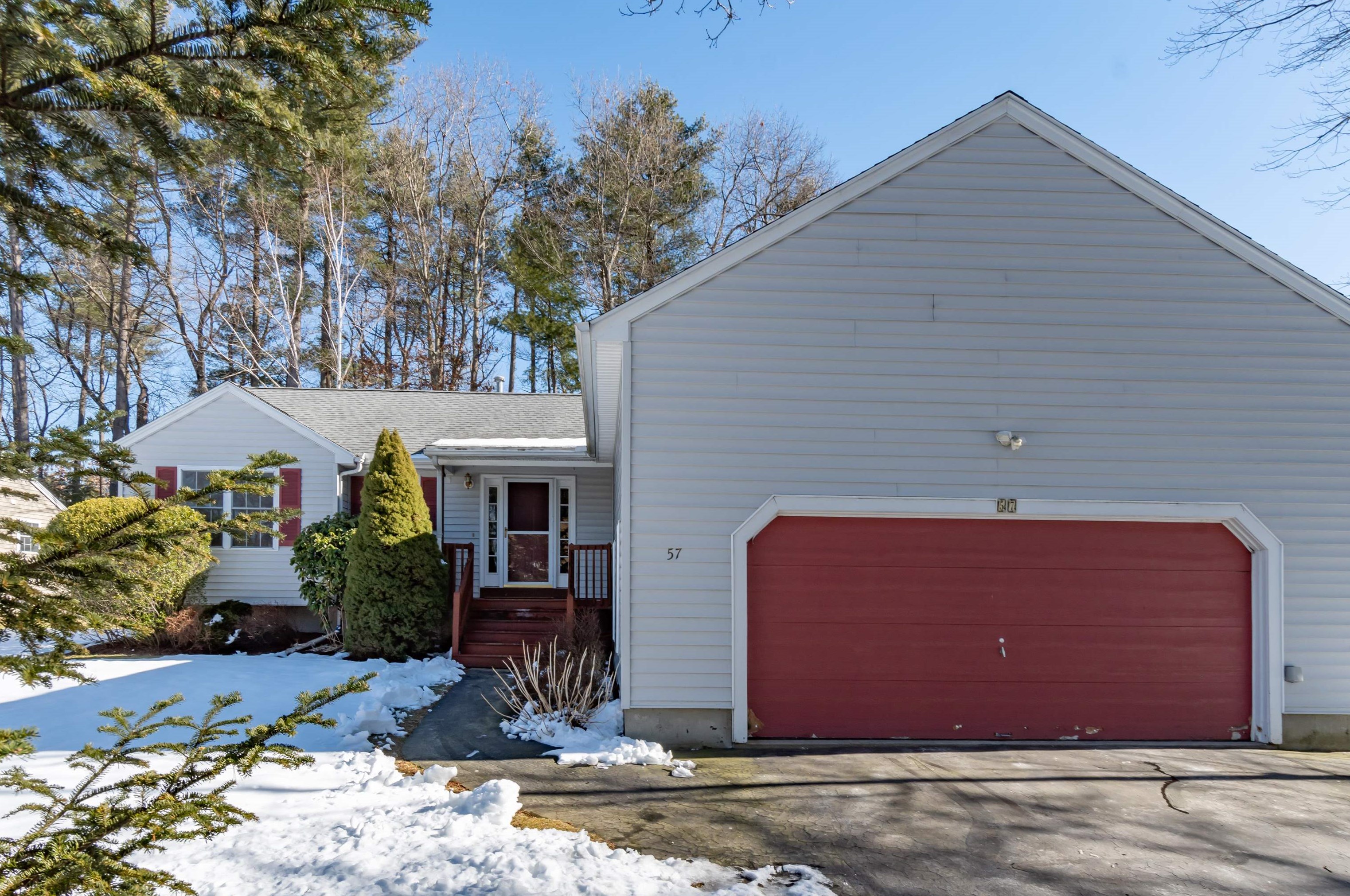 57 Glasgow Cir, Hudson, NH 03051