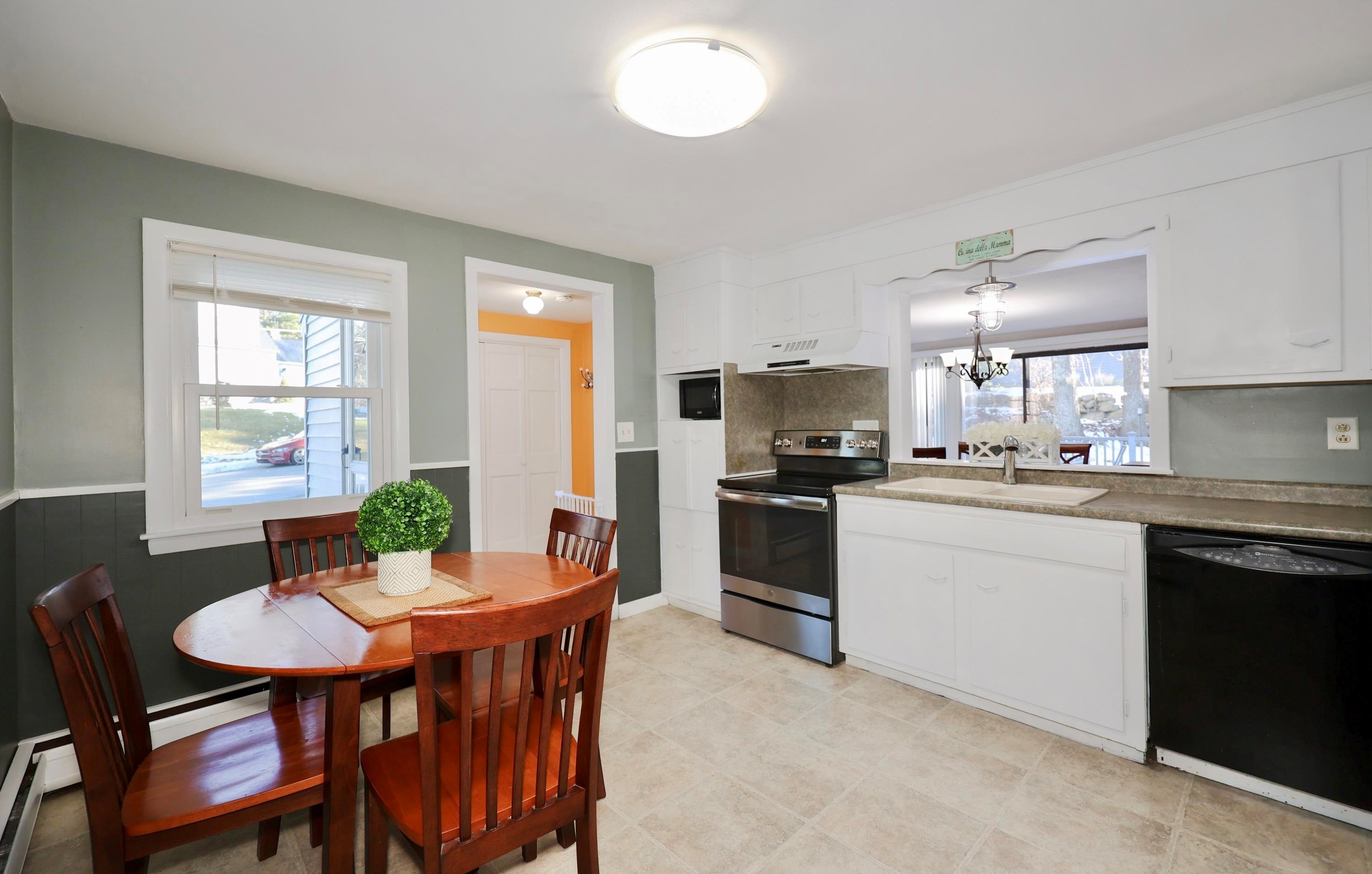 23 Timberline Dr, Nashua, NH 03062