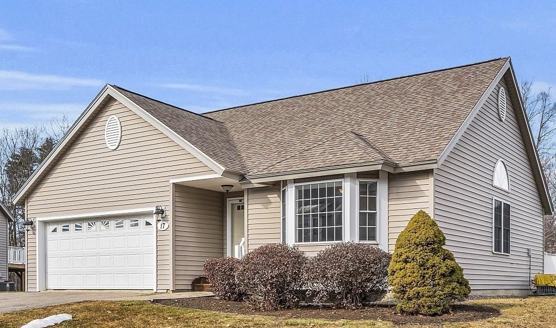 17 Country Ln, South Hampton, NH 03827