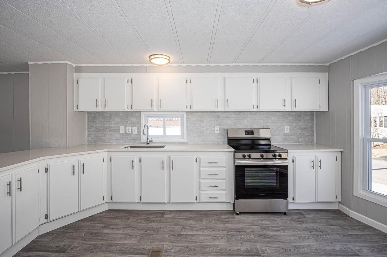 290 Calef Hwy #b17, Epping, NH 03042