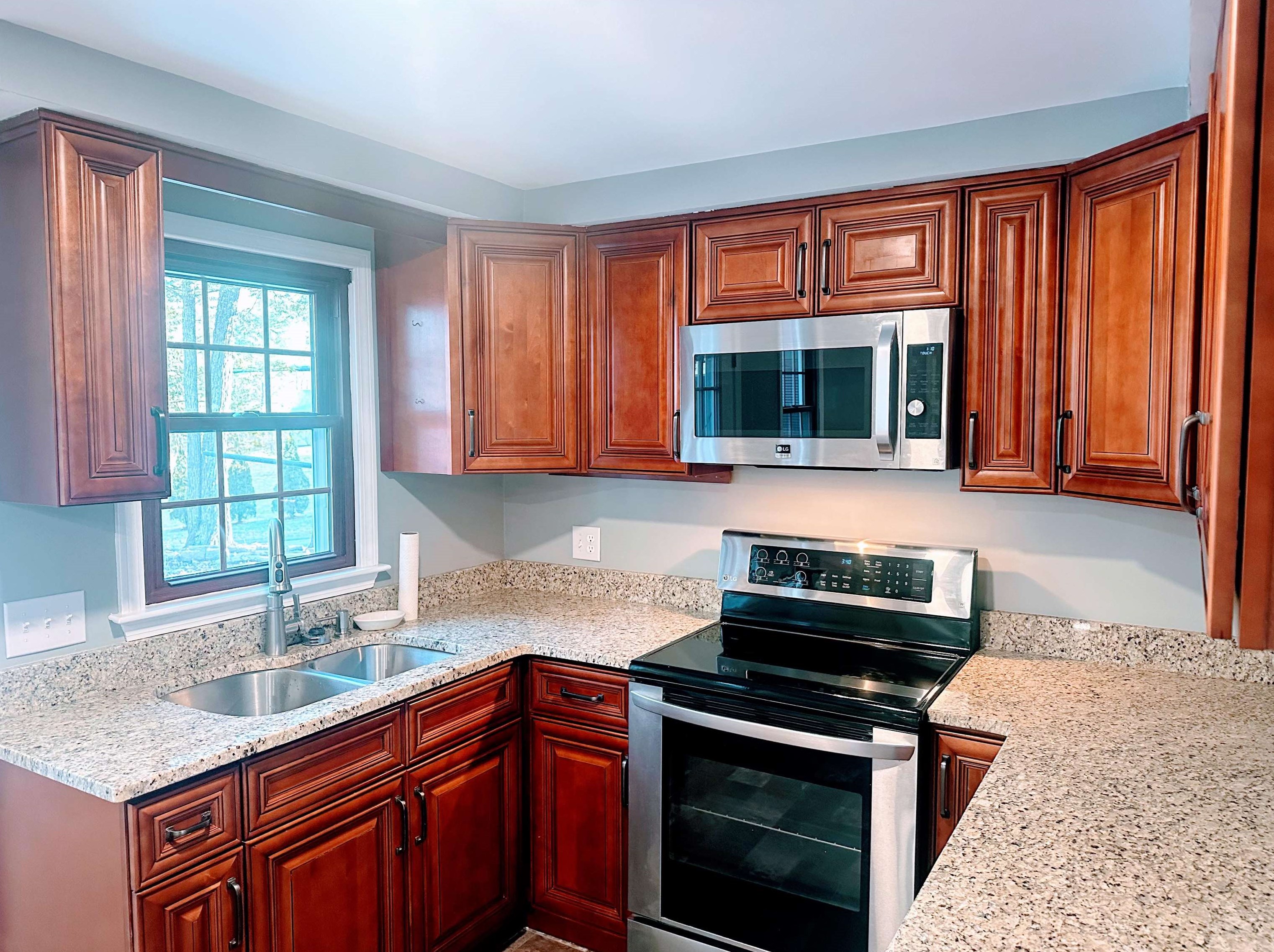 93 Bedford Rd, Merrimack, NH 03054-2517