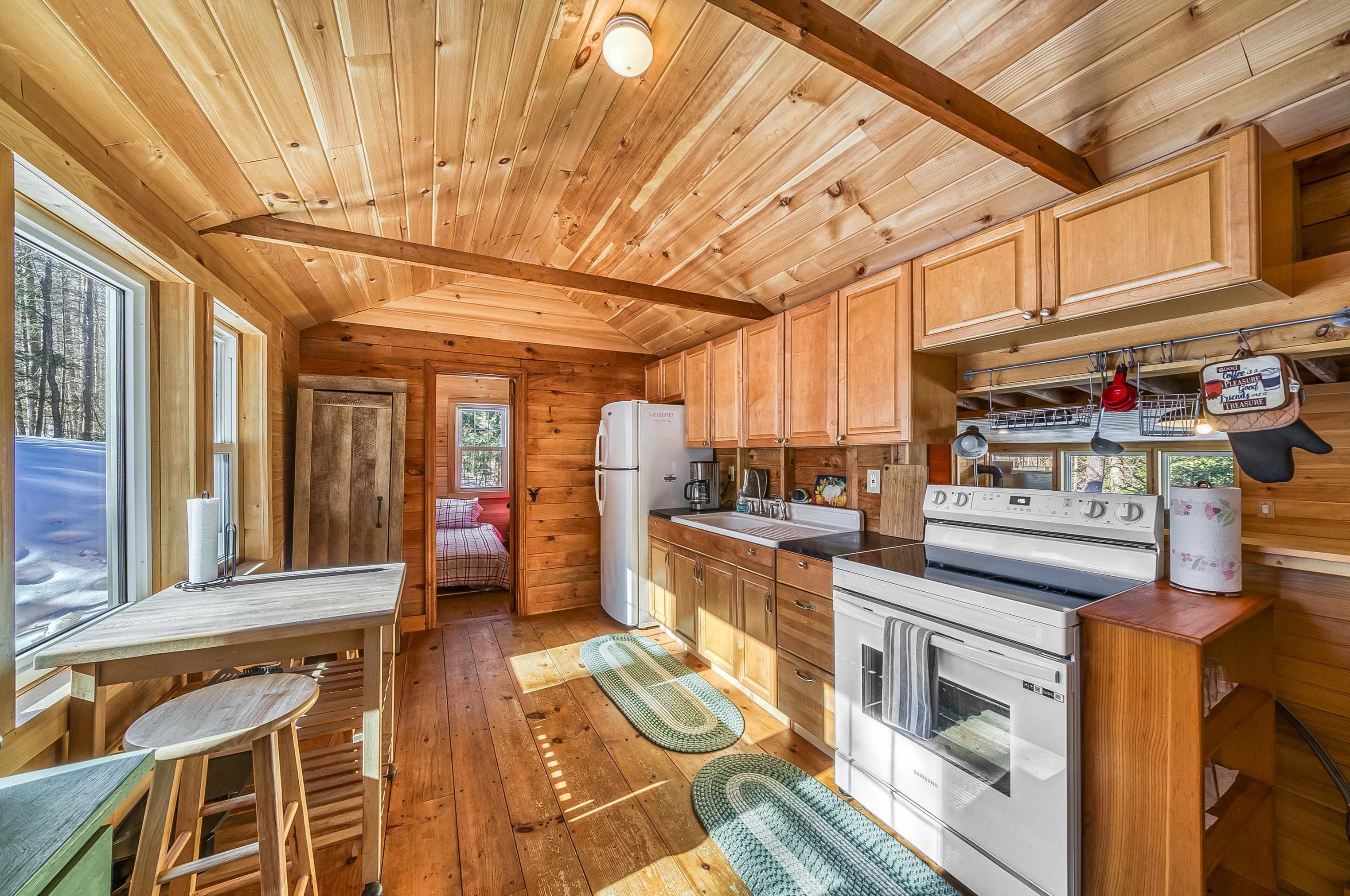 42 Maurer Ln, Sunapee, NH 03782