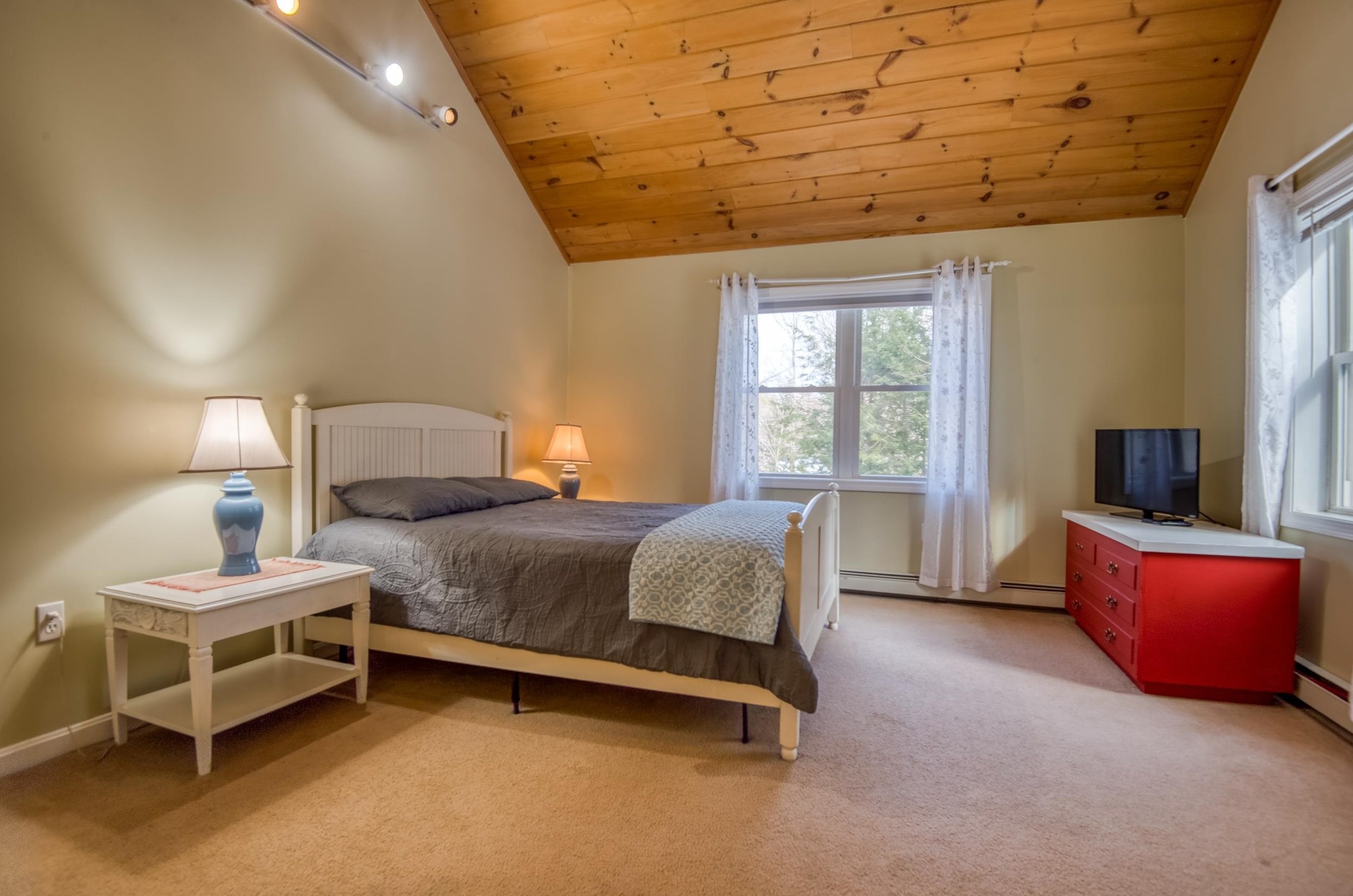 153 Brenner Dr, Albany NH  03818-6910 exterior