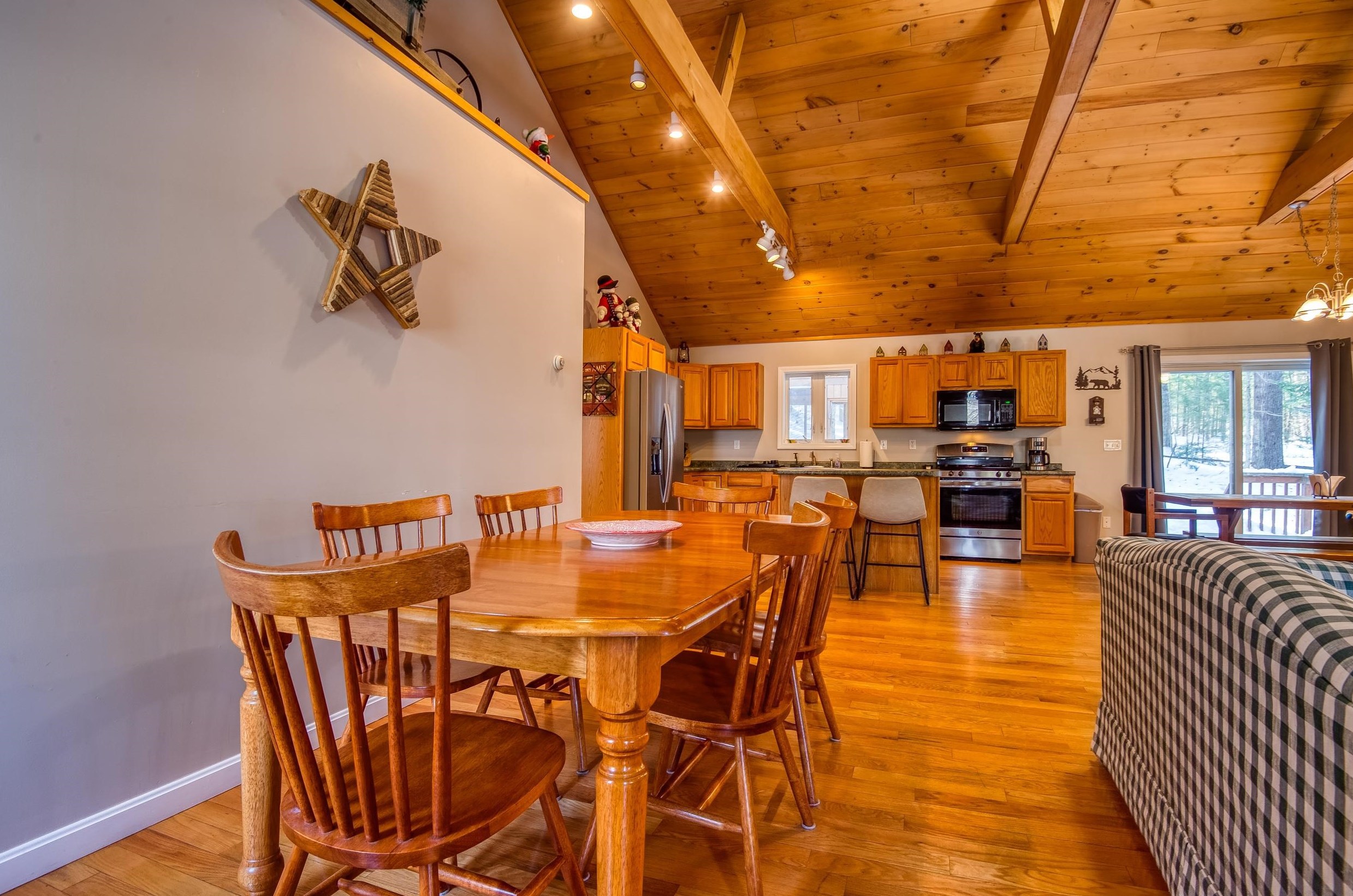 153 Brenner Dr, Albany NH  03818-6910 exterior