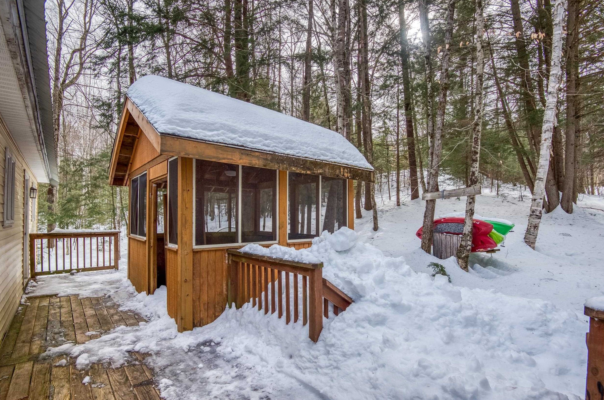 153 Brenner Dr, Albany NH  03818-6910 exterior