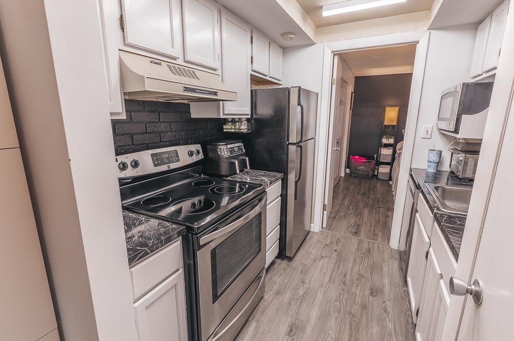 808 Cocheco Ct, Dover NH  03820-4816 exterior