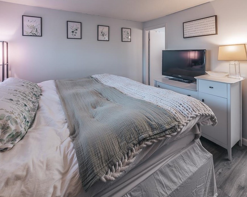 808 Cocheco Ct, Dover NH  03820-4816 exterior