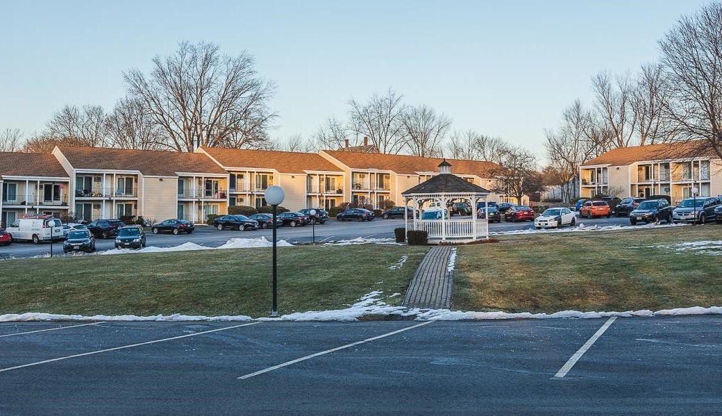 808 Cocheco Ct, Dover NH  03820-4816 exterior