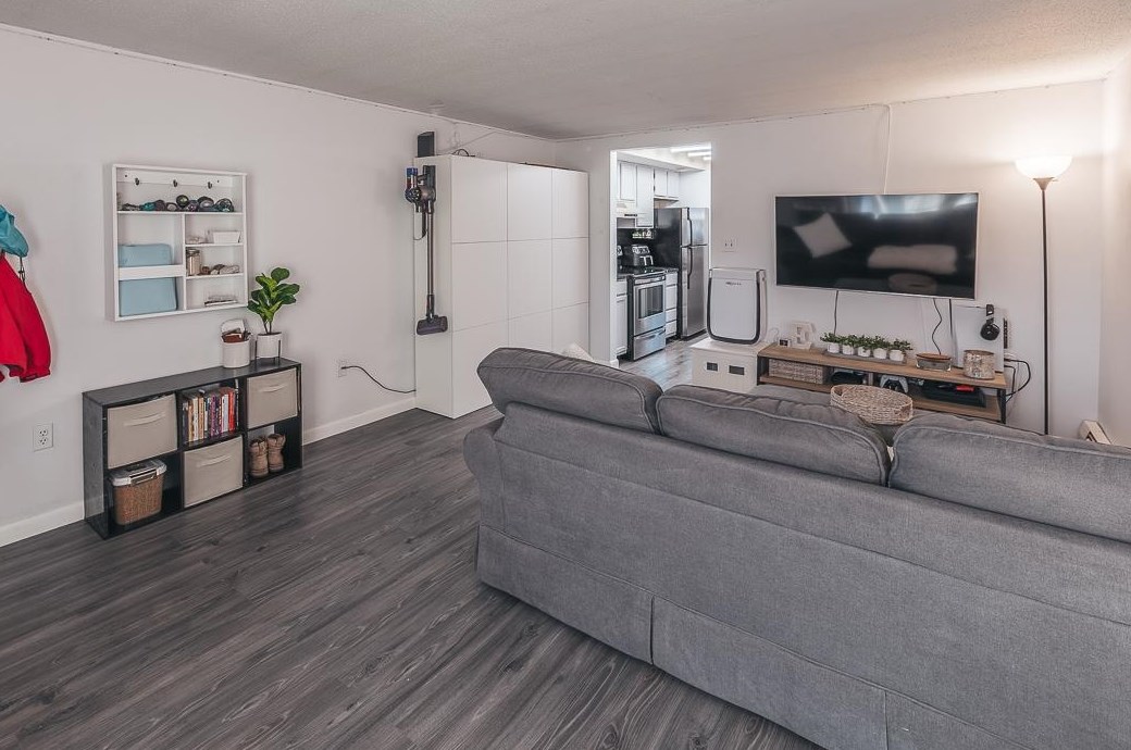 808 Cocheco Ct, Dover NH  03820-4816 exterior