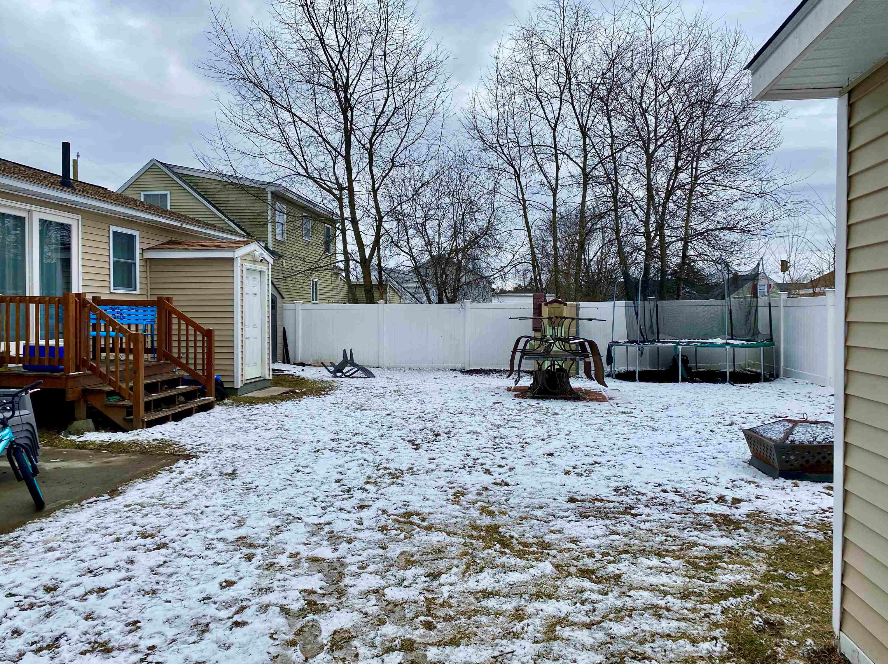 28 Nagle St, Nashua, NH 03060